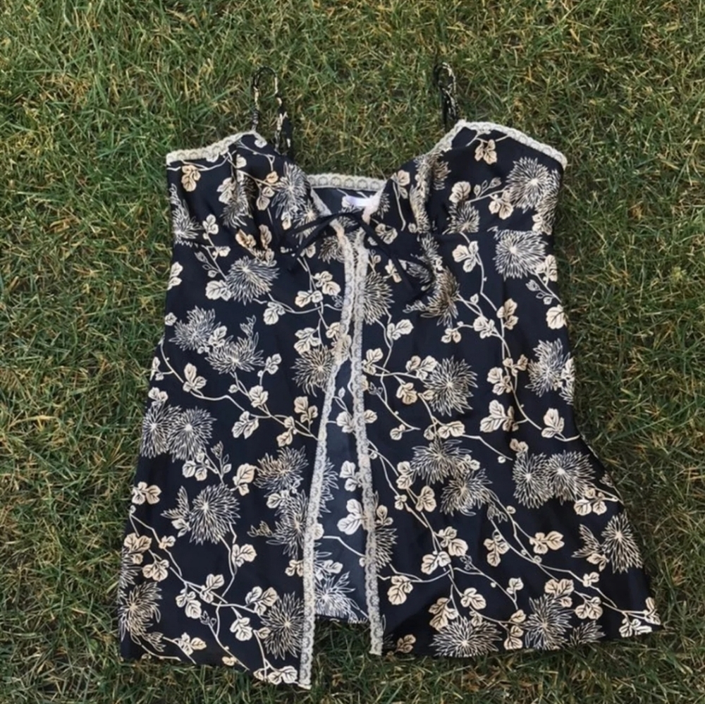 Beautiful Victoria’s Secret floral and lace linger